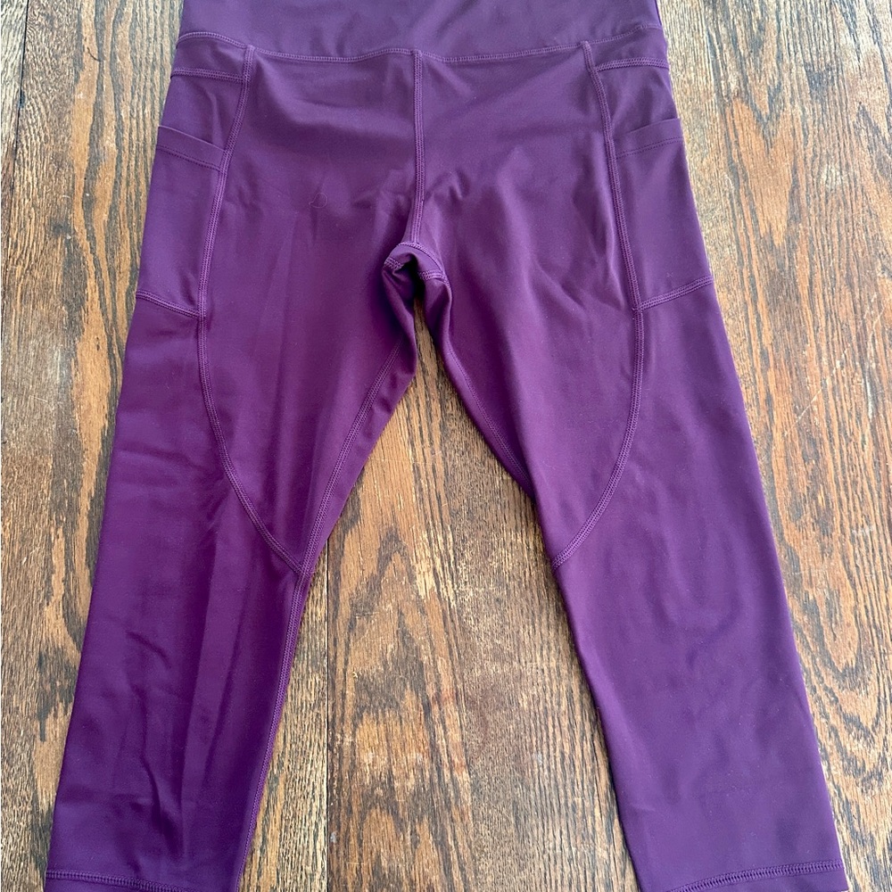 ZYIA Womens Purple Light n Tight Capri Leggings